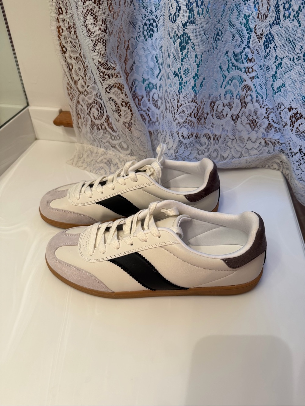 Women’s Casual Retro Trainer - White with Black Stripe